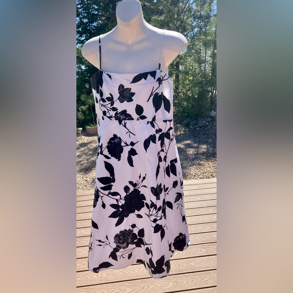 Jessica Simpson Strapless Black and White Maternity Dress Size Large